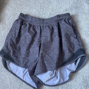 Lululemon hotty hot, size 4, 4 inch inseam
